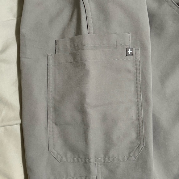 FIGS Kade Cargo Scrub Pants Tan Nude Scrub Pants Tan Nude Slate Size Medium - Picture 4 of 8